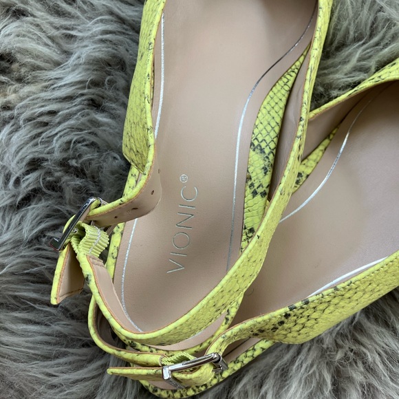 Vionic Flats - Picture 4 of 5